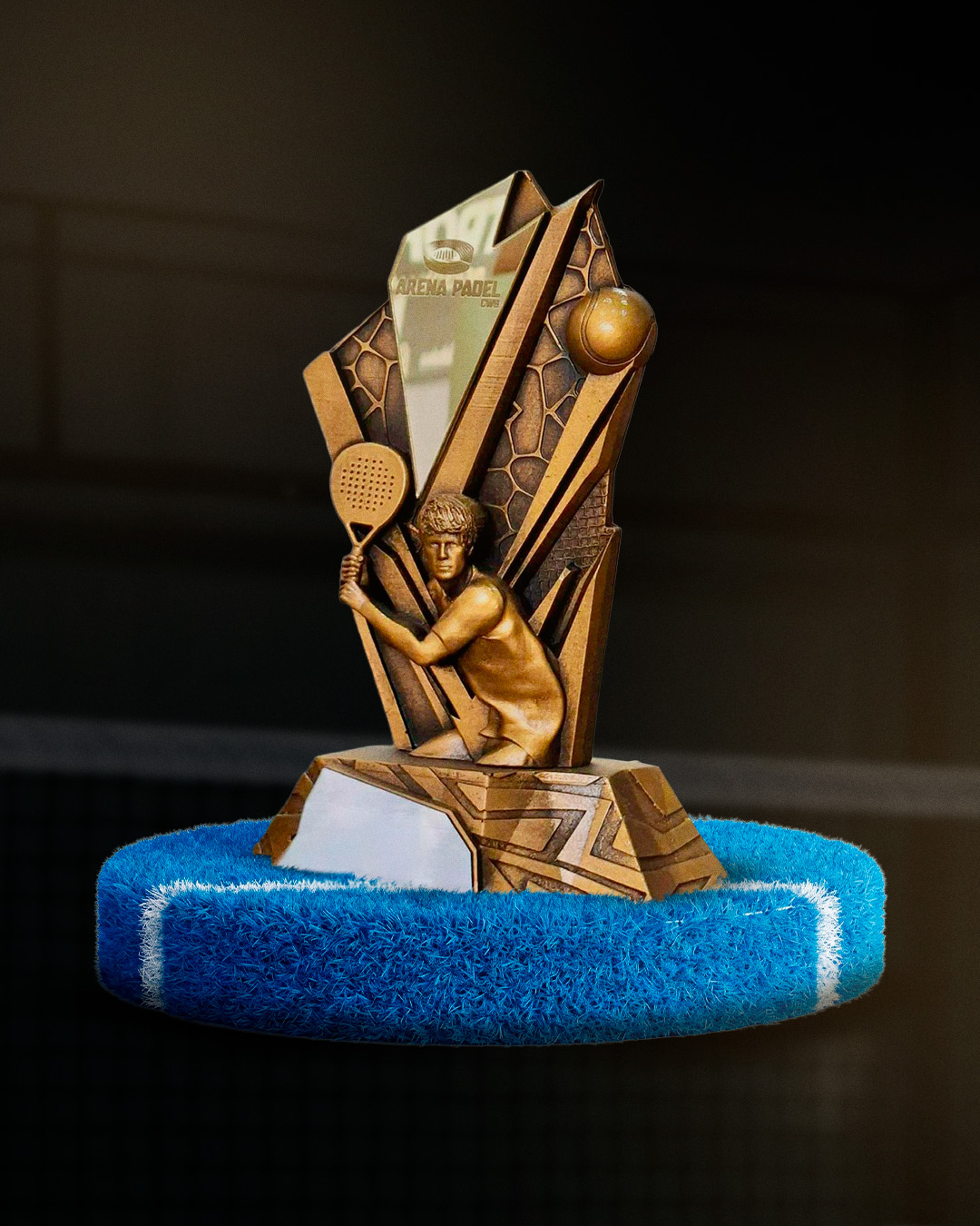 Trofeo Arena Padel CWB — escultura jugador con raqueta